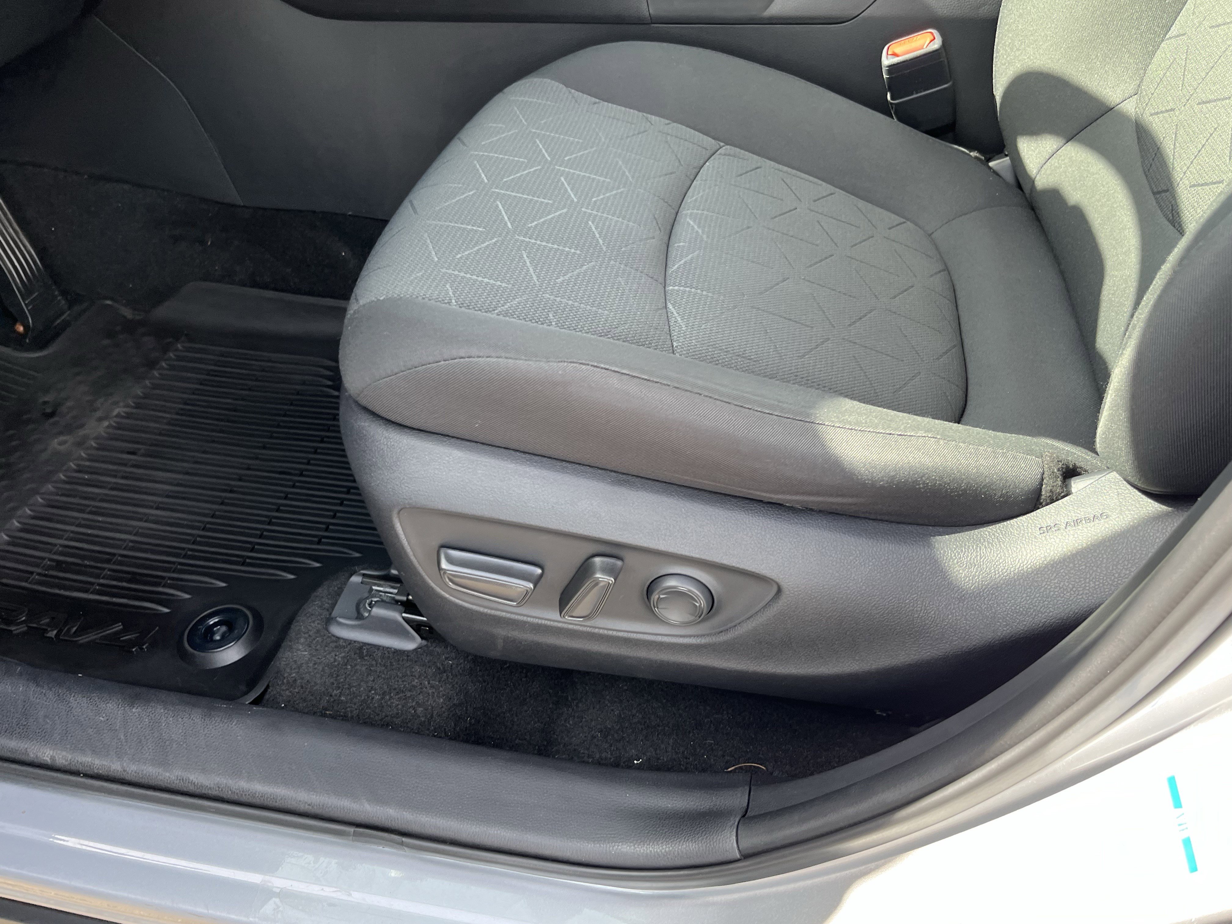 Used 2021 Toyota RAV4 XLE w/ Convenience Package image 24