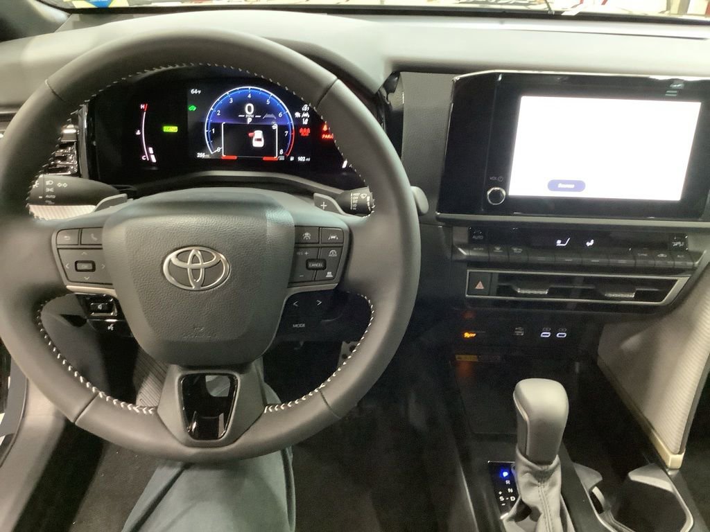 Used 2026 Toyota Camry SE image 6