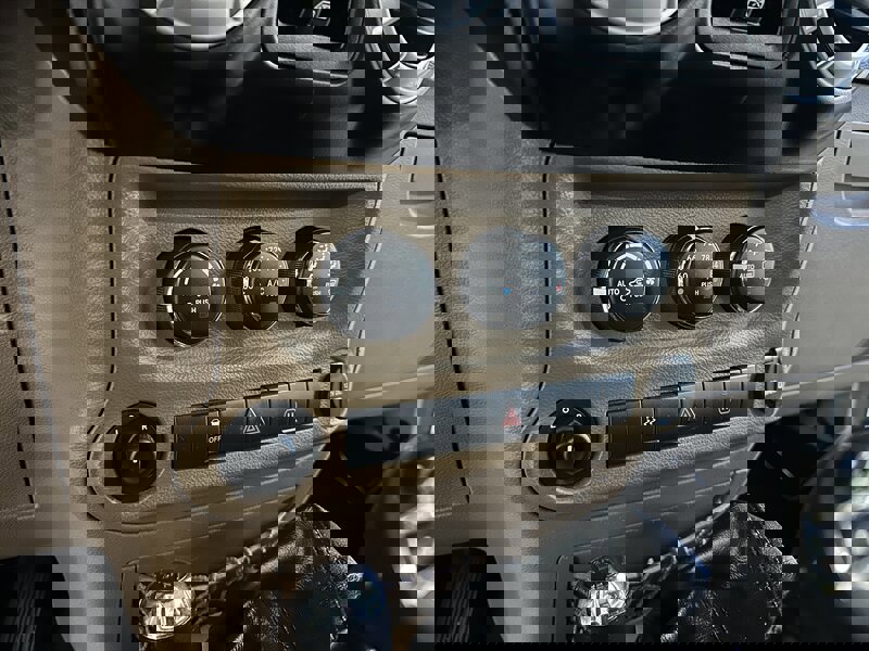 Used 2015 Jeep Wrangler Unlimited Rubicon w/ Connectivity Group image 26