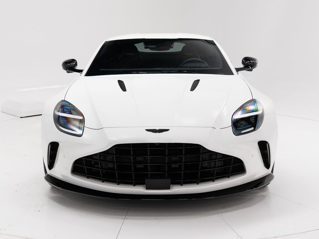 Used 2025 Aston Martin V8 Vantage Coupe image 8