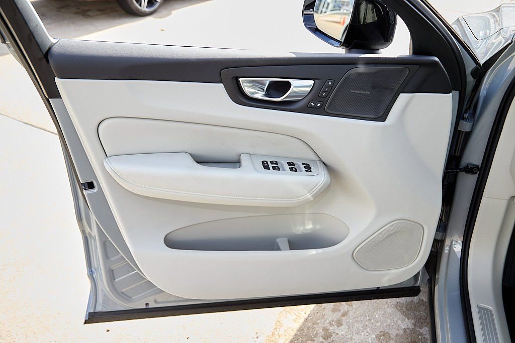 New 2026 Volvo XC60 B5 Ultra w/ Protection Package Premier image 10