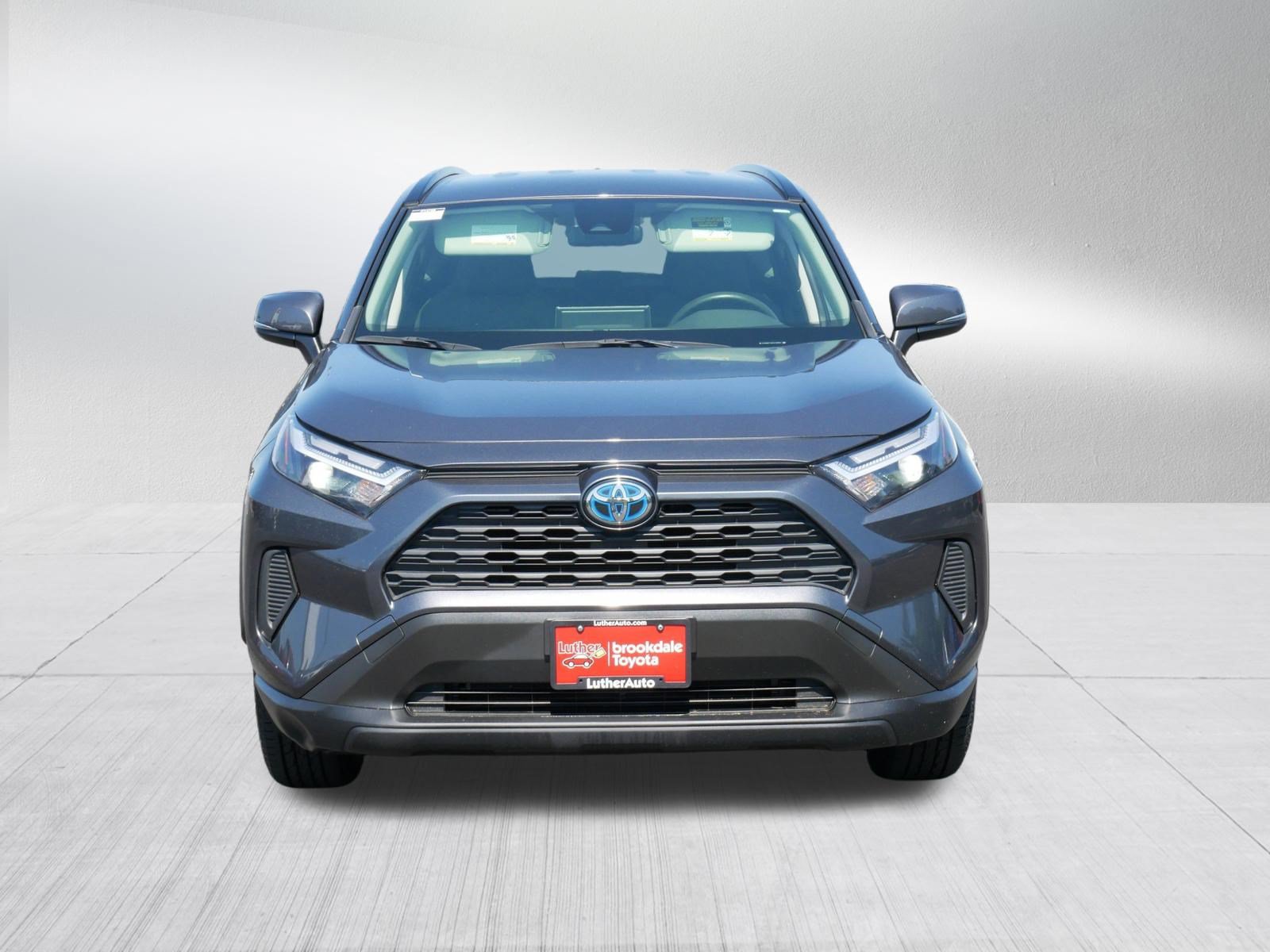 Used 2023 Toyota RAV4 XLE AWD/4WD image 2
