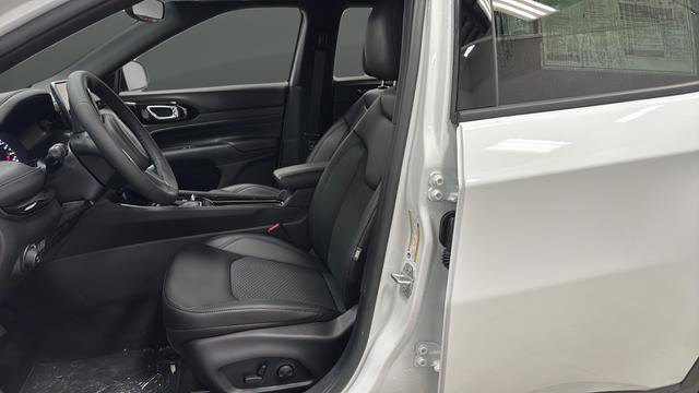 New 2026 Jeep Compass Latitude AWD/4WD image 9