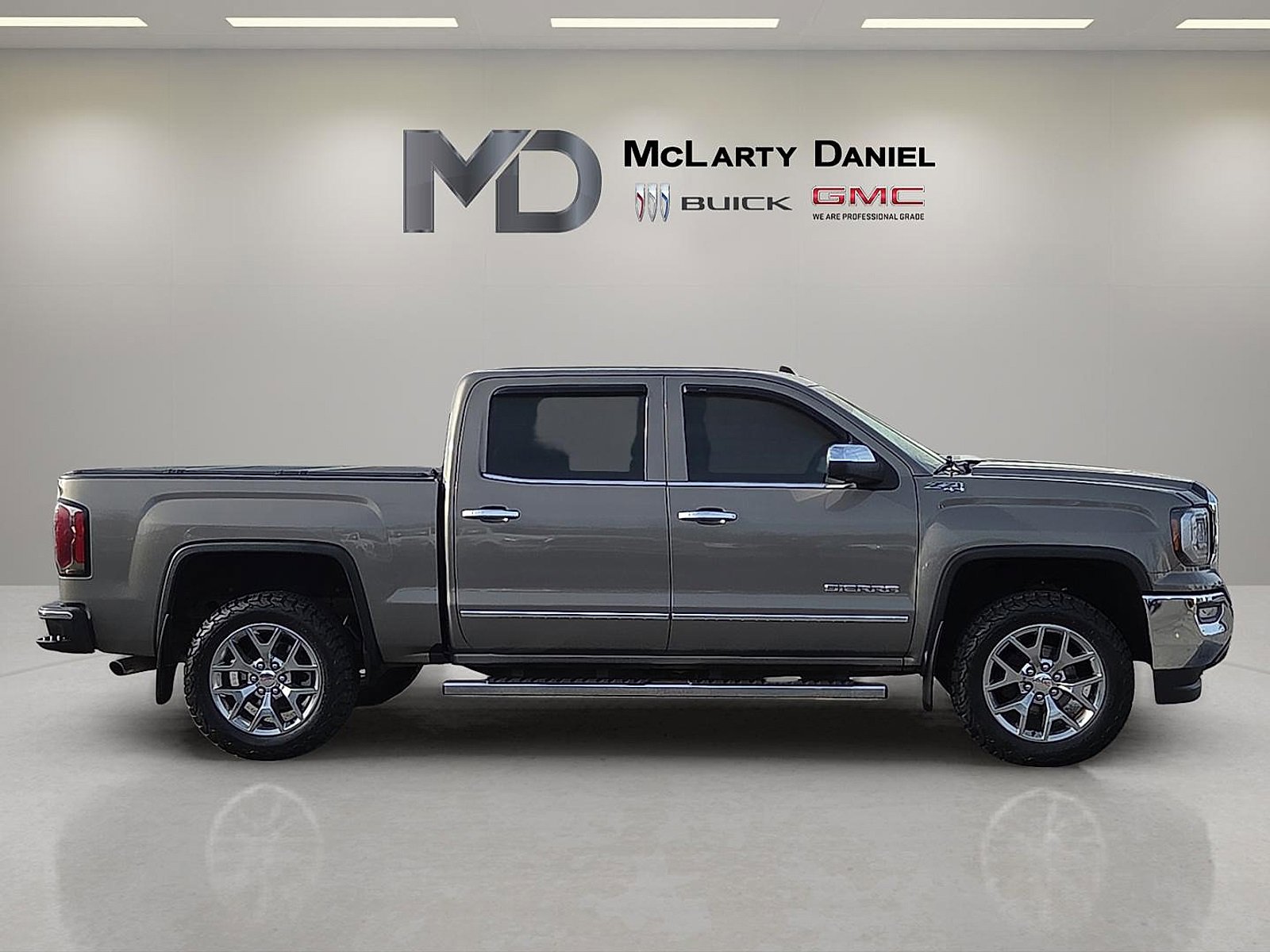 Used 2017 GMC Sierra 1500 SLT w/ SLT Premium Package image 6