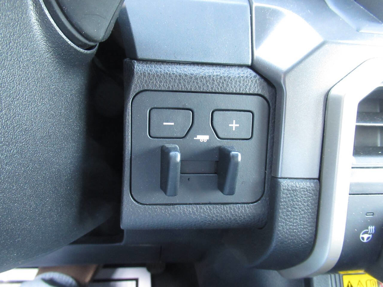 Used 2024 Toyota Tacoma SR5 AWD/4WD image 31