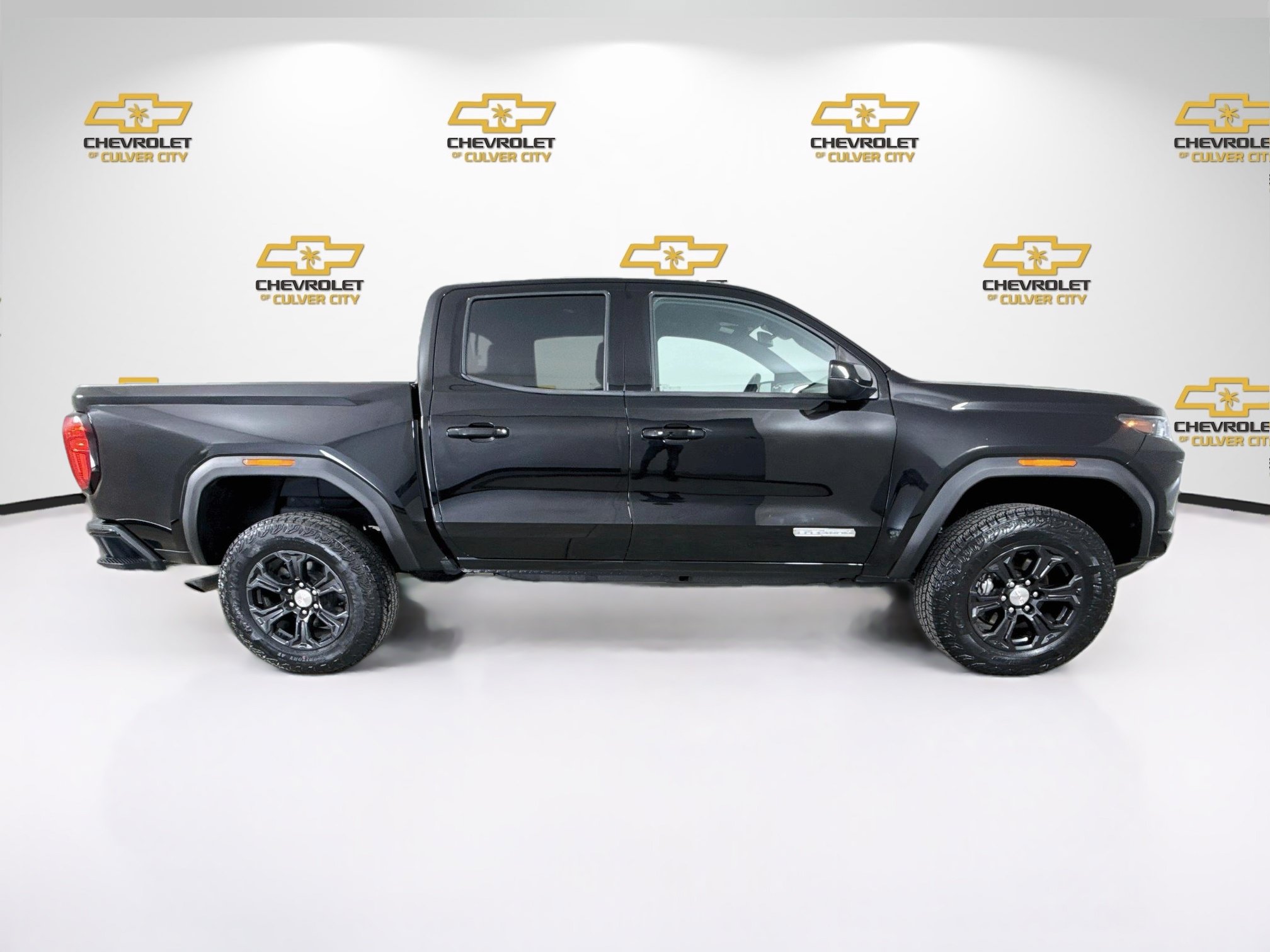 Used 2023 GMC Canyon Elevation w/ Elevation Premium Package RWD image 9