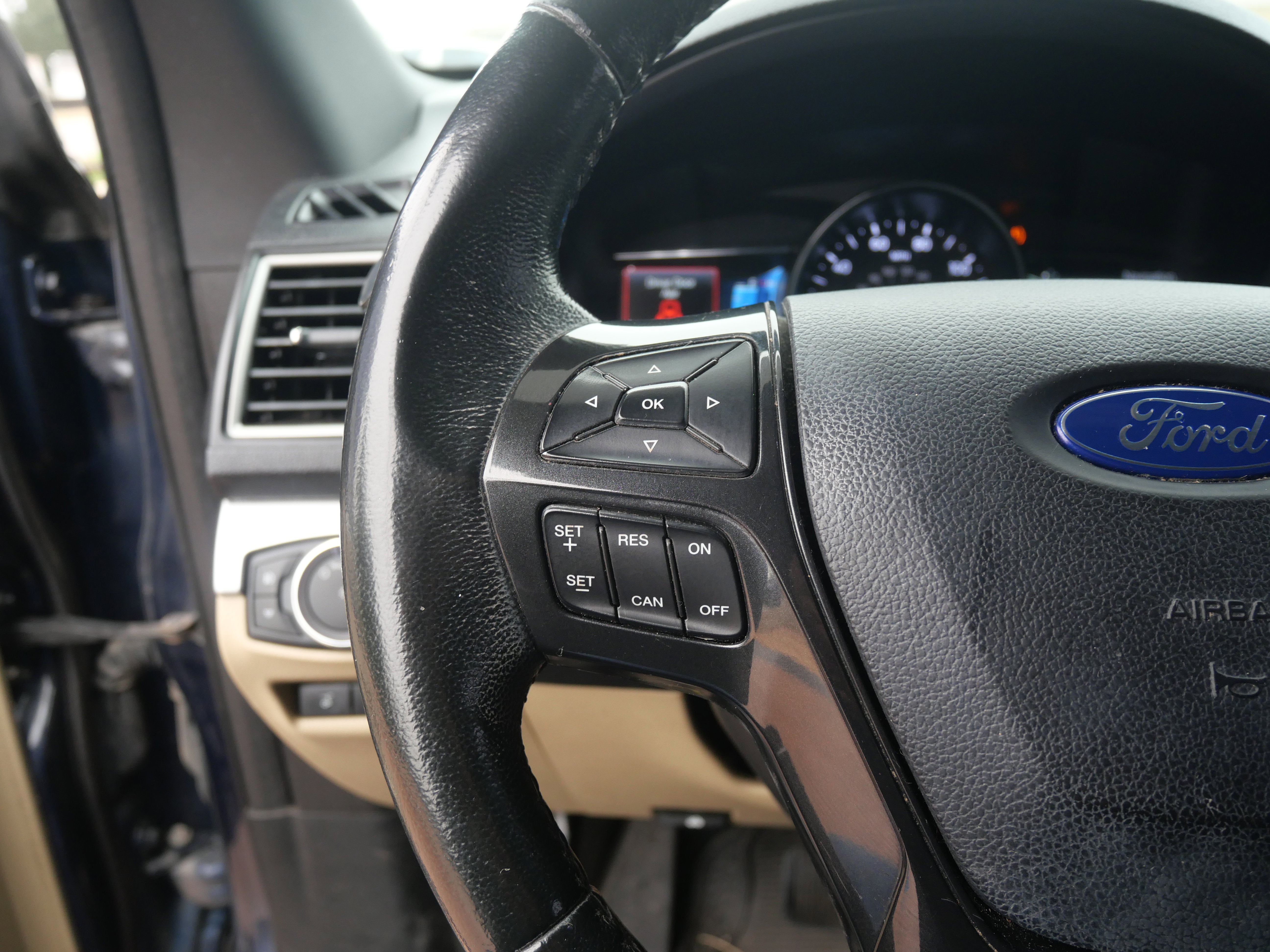 Used 2017 Ford Explorer XLT w/ Equipment Group 202A image 25