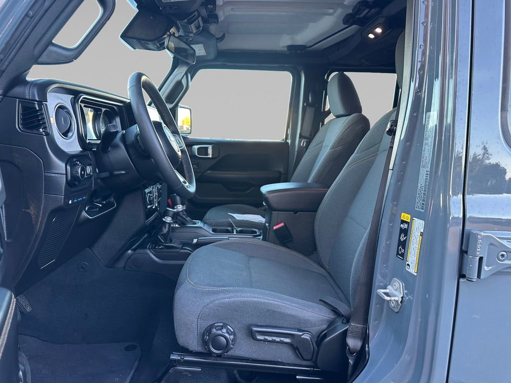 Used 2024 Jeep Wrangler Unlimited Sahara AWD/4WD image 11