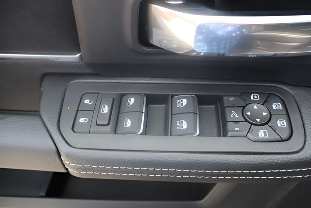 New 2026 RAM 3500 Laramie AWD/4WD image 18