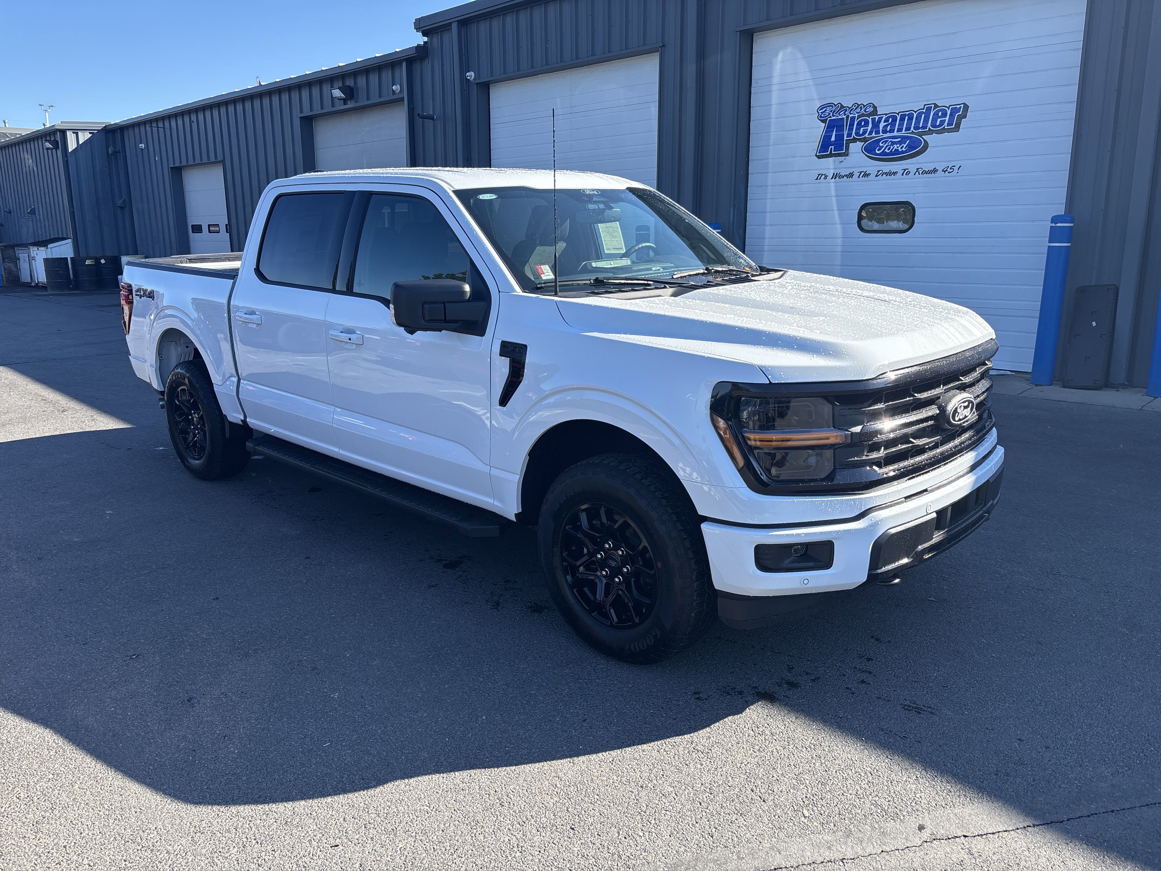 New 2025 Ford F150 XLT w/ Equipment Group 302A MID
