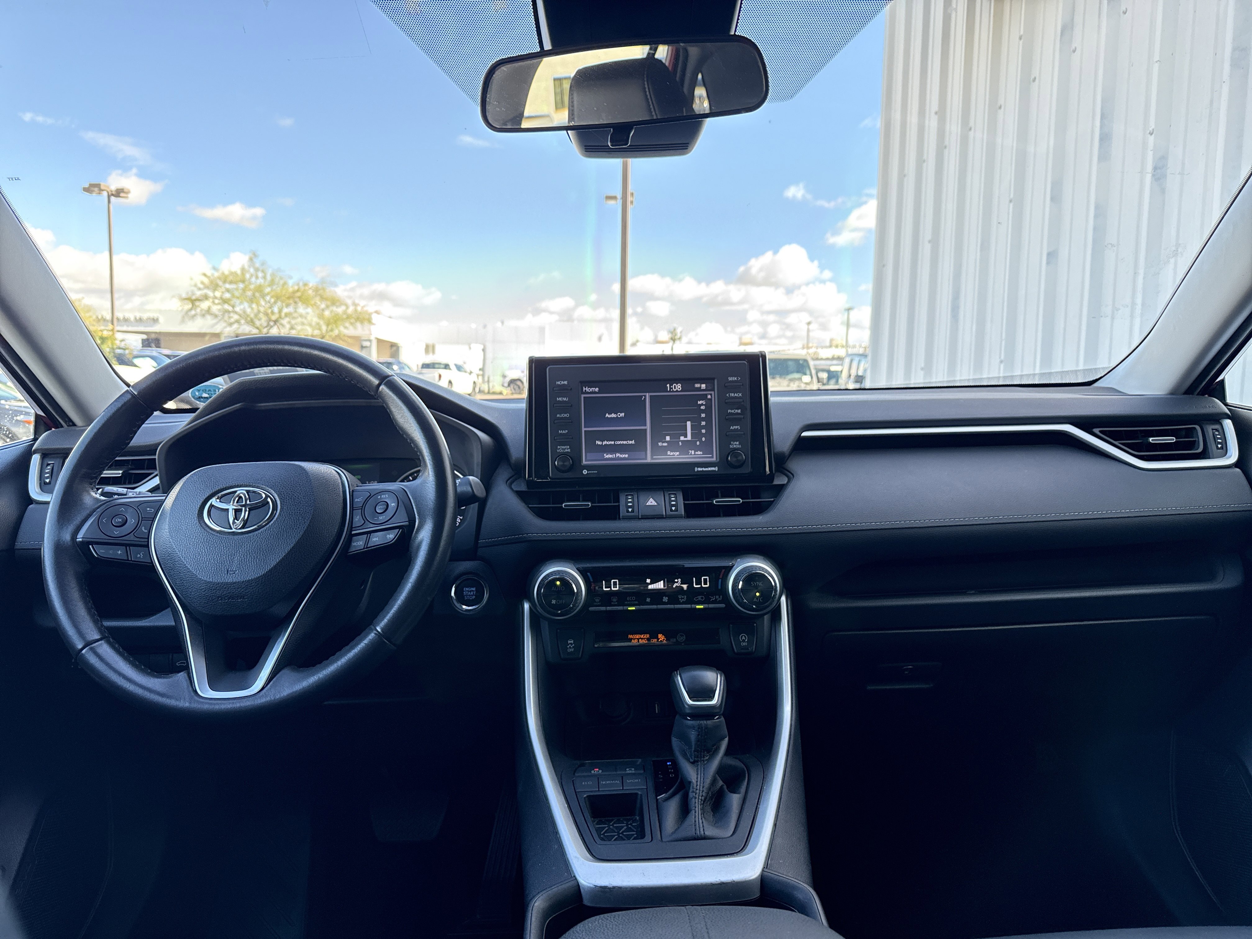 Used 2022 Toyota RAV4 XLE Premium image 19