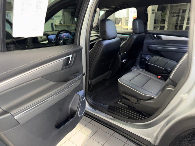 Used 2025 Buick Enclave Preferred FWD image 23