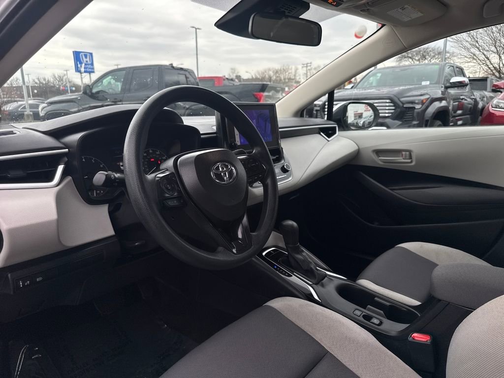 Used 2025 Toyota Corolla LE w/ Convenience Package image 12