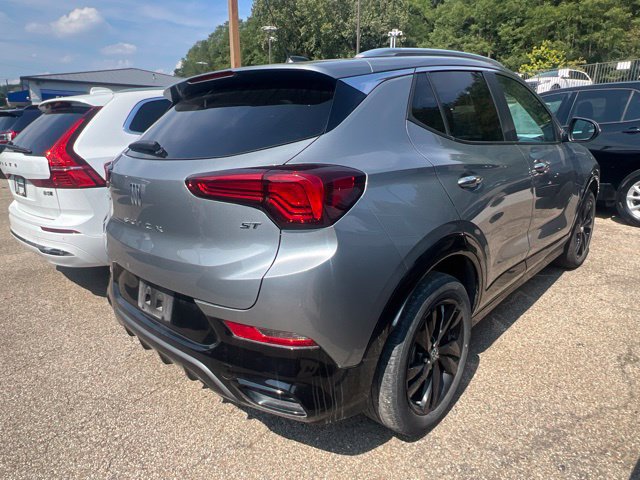 Used 2024 Buick Encore GX Sport Touring FWD image 3