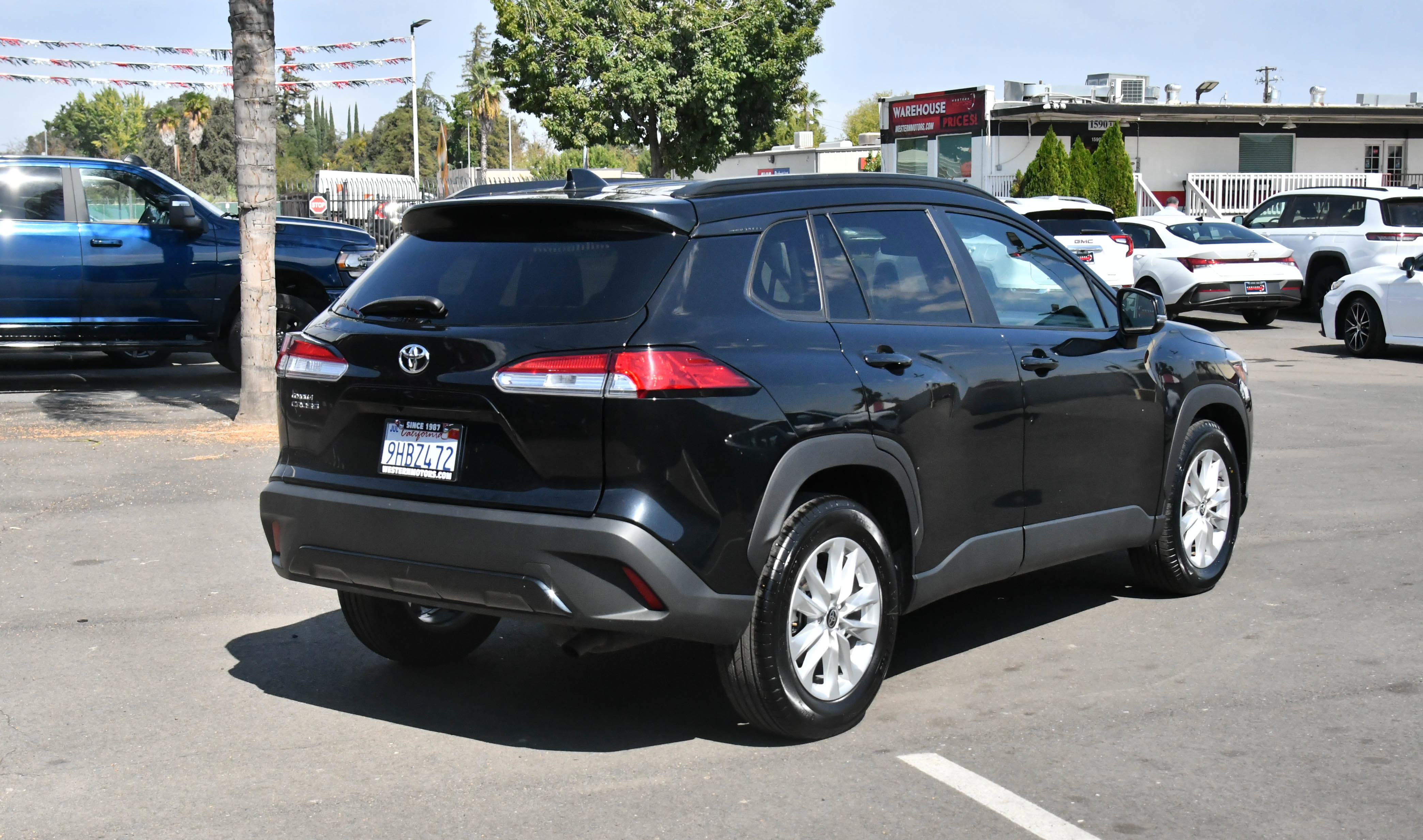 Used 2023 Toyota Corolla Cross LE image 8
