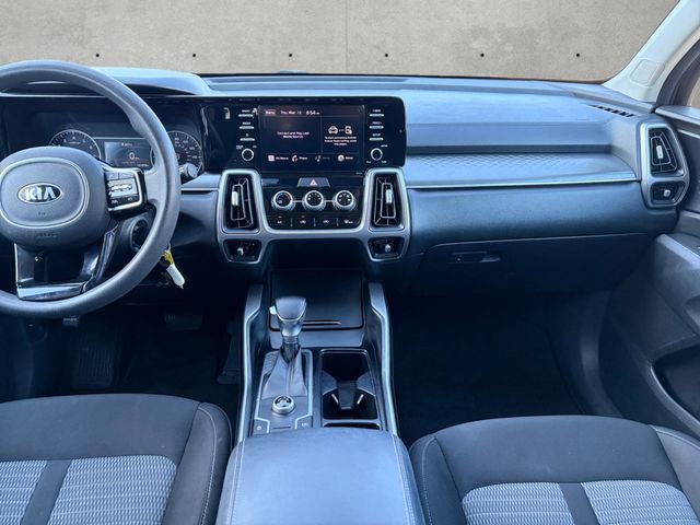 Used 2021 Kia Sorento LX image 3