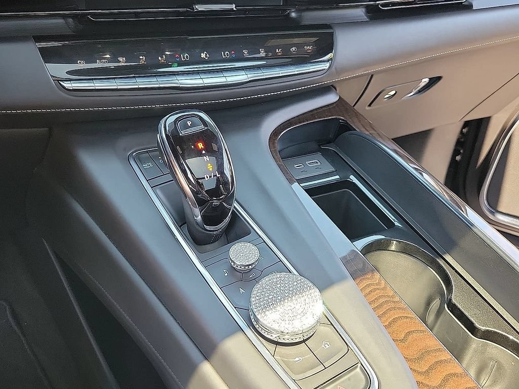 Used 2022 Cadillac Escalade Sport Platinum w/ Heavy-Duty Trailer Package AWD/4WD image 18