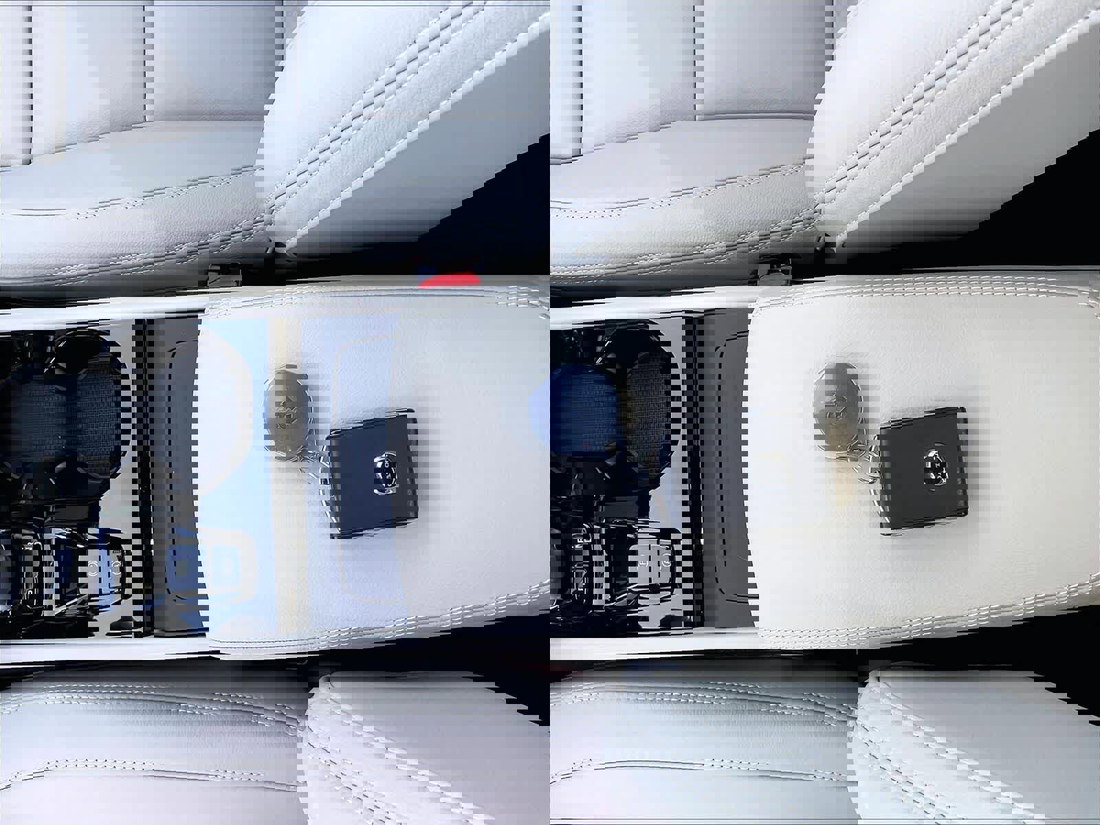 New 2026 Volvo XC40 B4 Plus w/ Protection Package Premier image 34