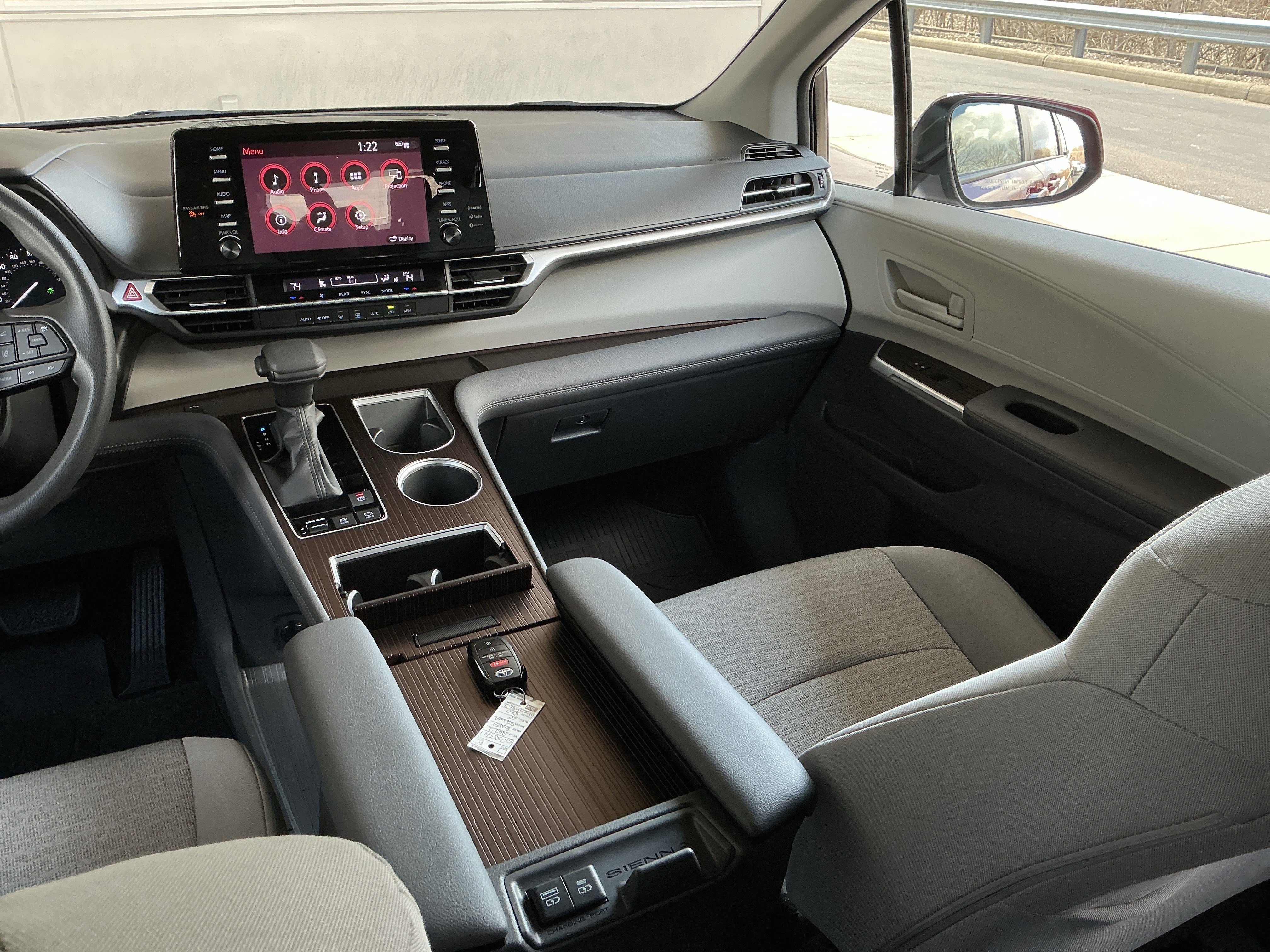 Used 2022 Toyota Sienna LE image 16