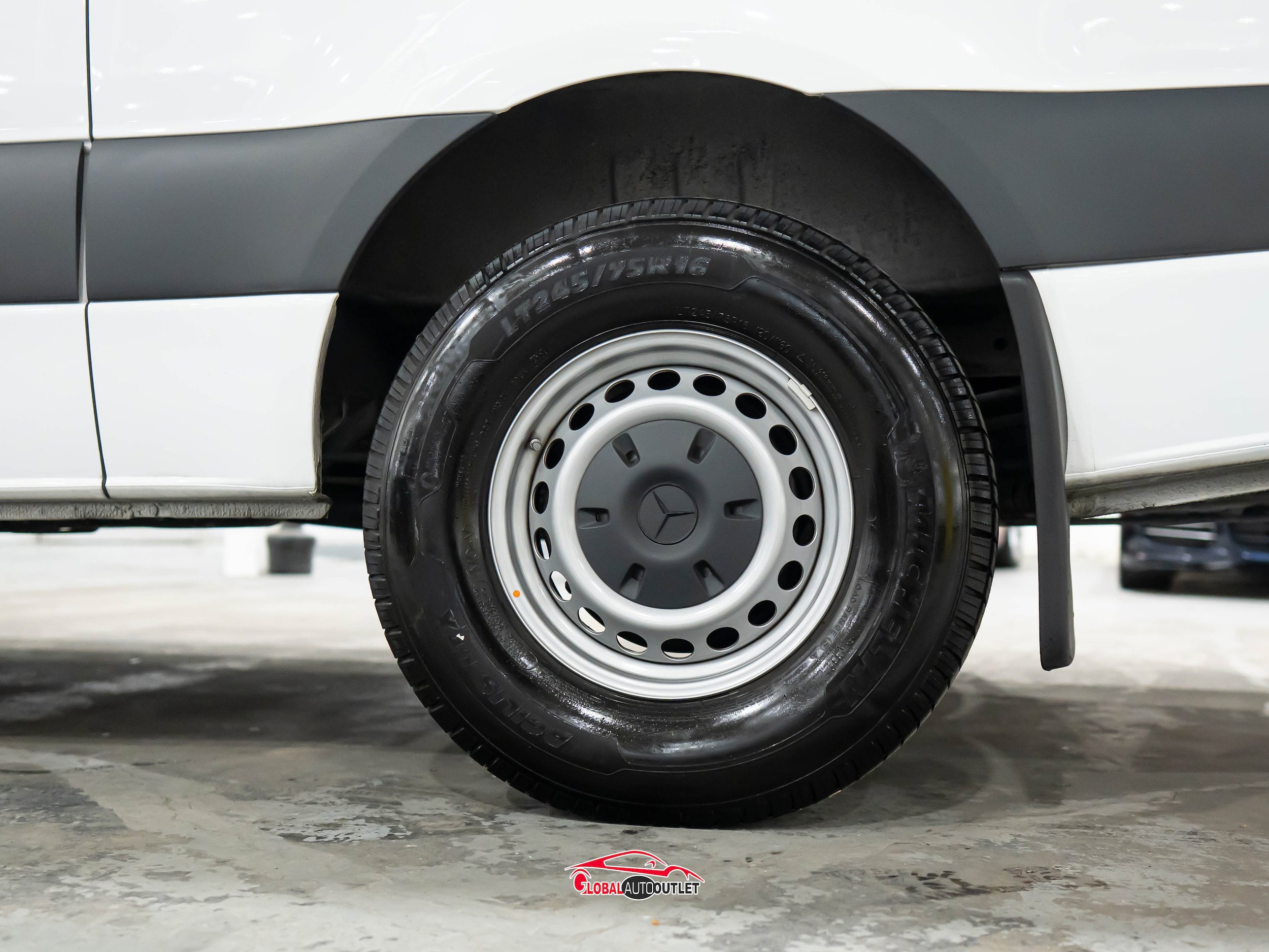 Used 2025 Mercedes-Benz Sprinter 2500 image 11