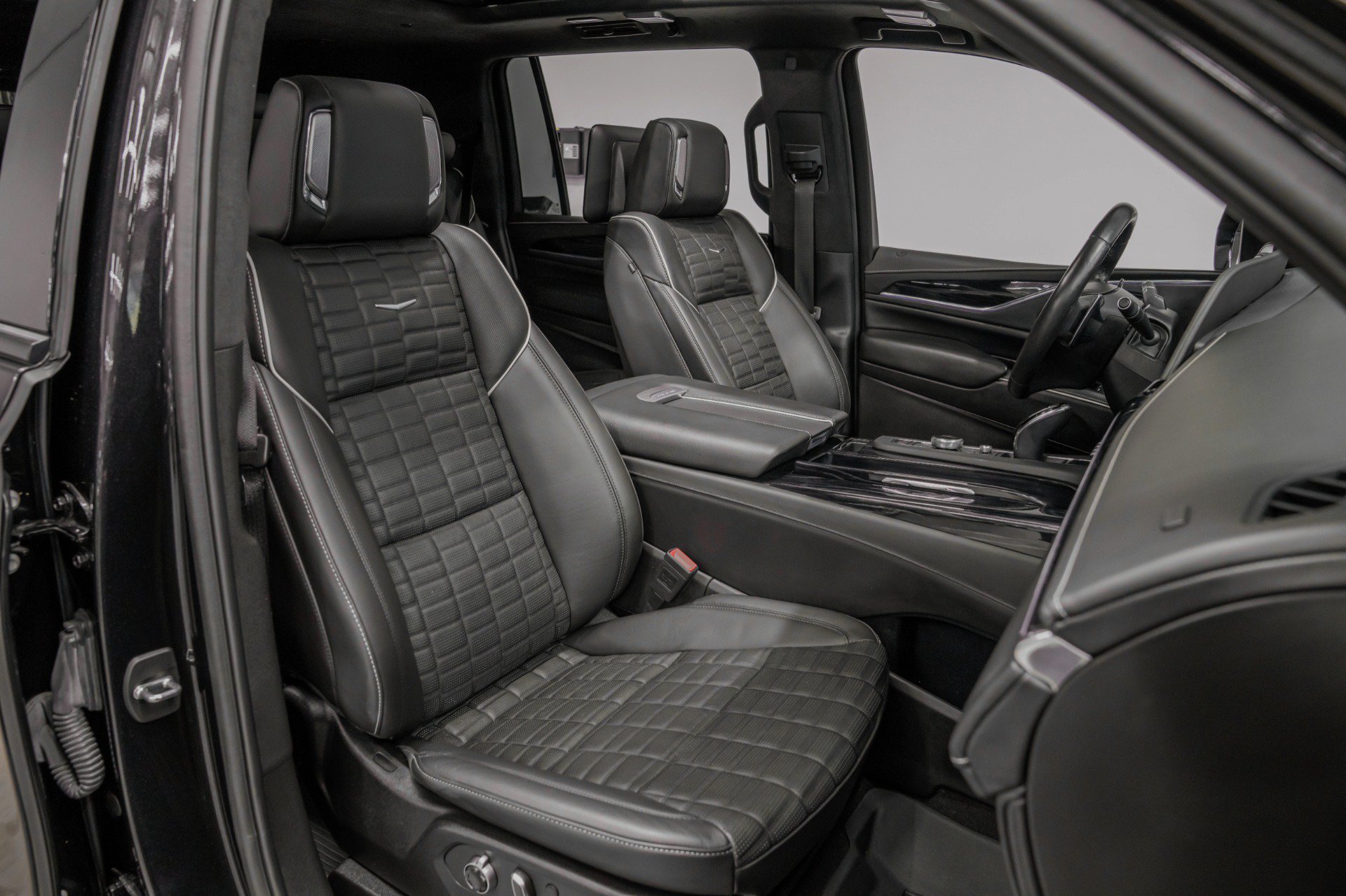 Used 2024 Cadillac Escalade ESV V w/ LPO, Floor Liner Package AWD/4WD image 24