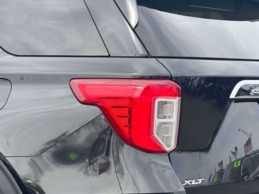 Used 2022 Ford Explorer XLT w/ Equipment Group 202A image 8