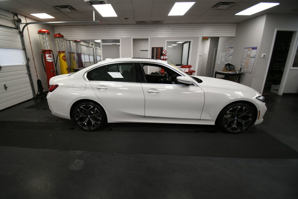 Used 2025 BMW 330i xDrive Sedan w/ Premium Package image 9