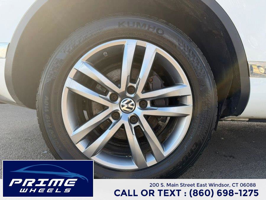 Used 2016 Volkswagen Touareg Lux AWD/4WD image 24