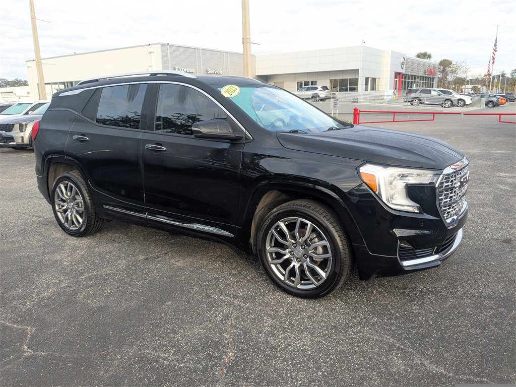 Used 2023 GMC Terrain Denali image 2