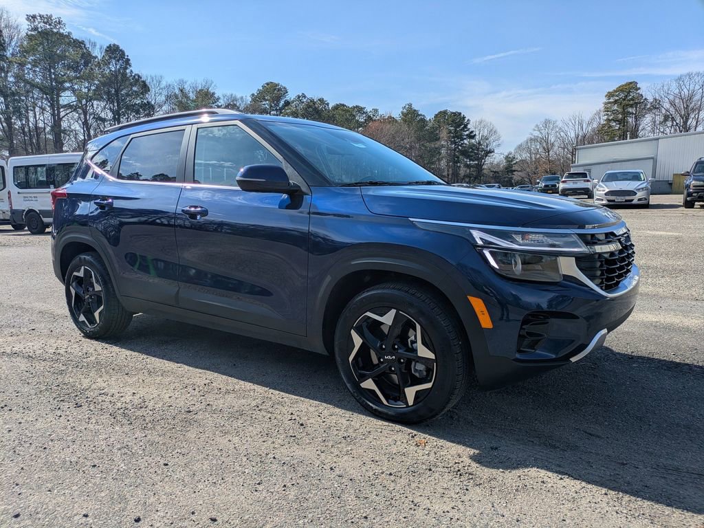 Used 2025 Kia Seltos EX image 2