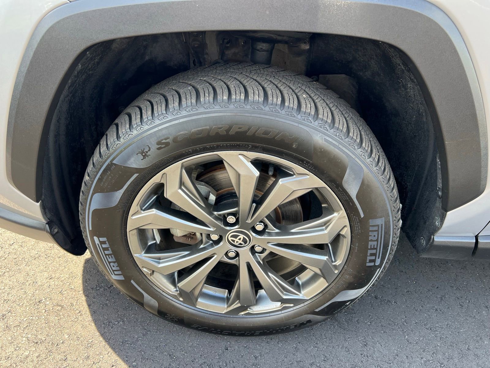 Used 2022 Toyota RAV4 XLE Premium image 17