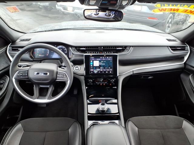 Used 2023 Jeep Grand Cherokee Altitude AWD/4WD image 17