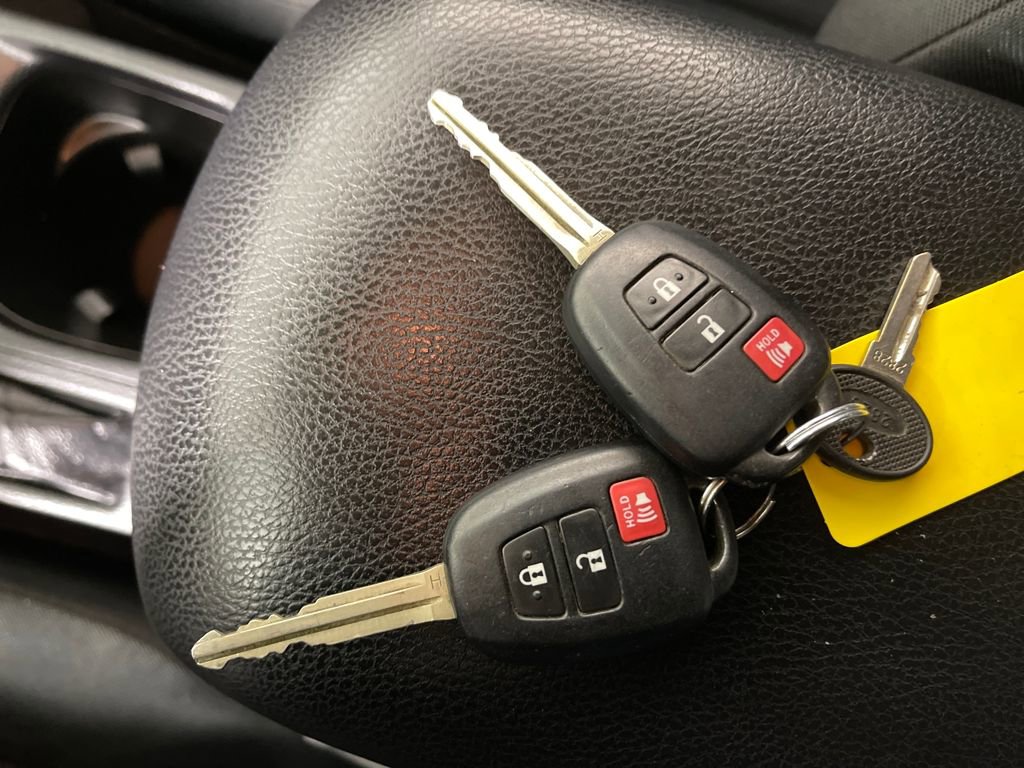 Used 2016 Toyota RAV4 LE image 23