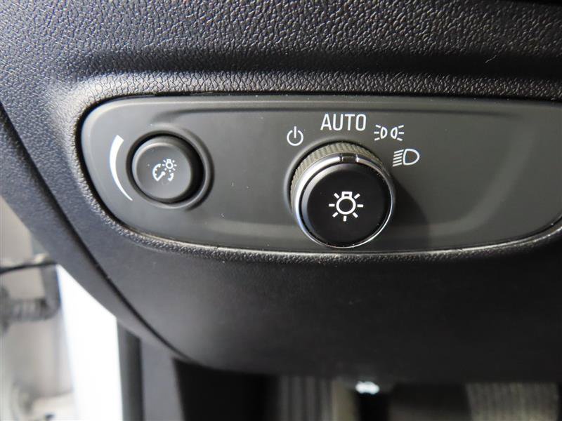 Used 2018 Chevrolet Equinox LT FWD image 17