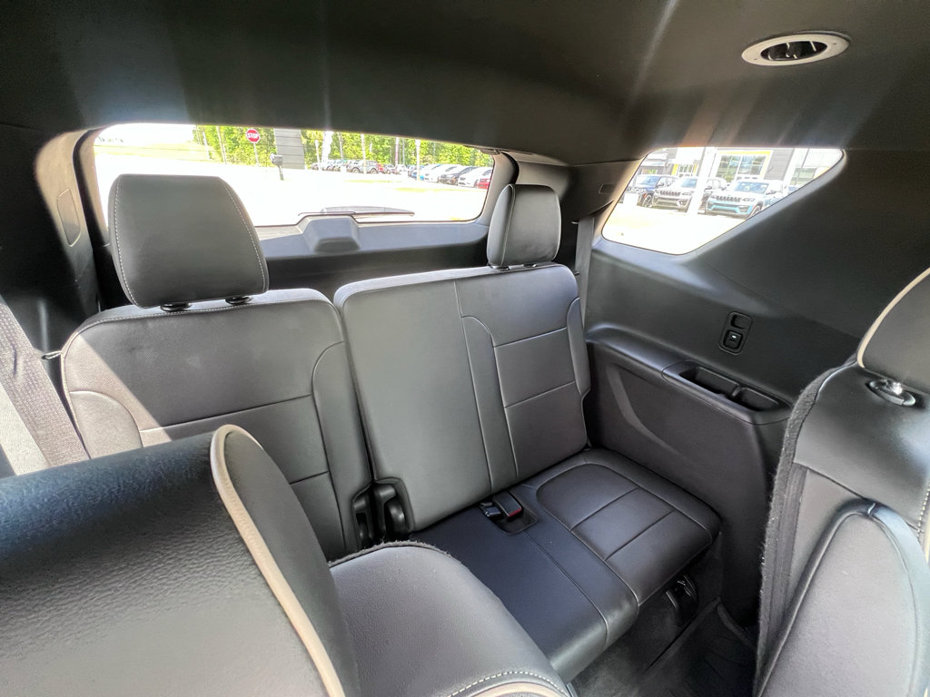 Used 2023 Chevrolet Traverse Premier w/ LPO, 'HIT The Road' Package FWD image 12
