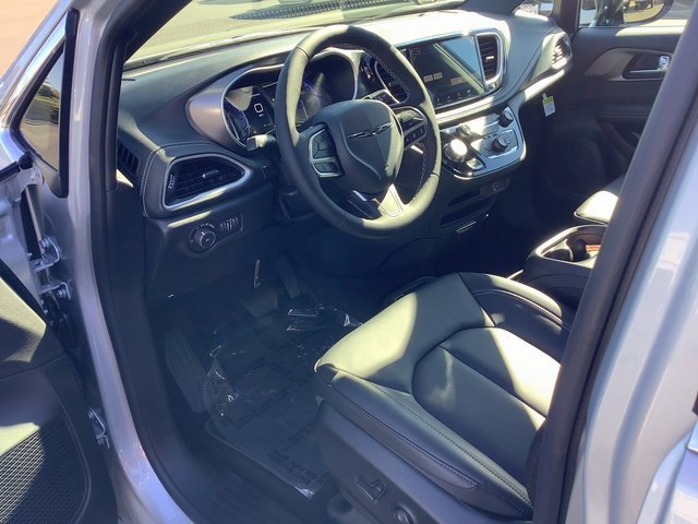 New 2026 Chrysler Pacifica Select image 7