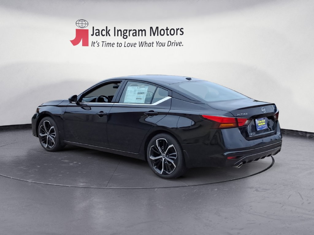 Used 2025 Nissan Altima 2.5 SR w/ SR Premium Package FWD image 3