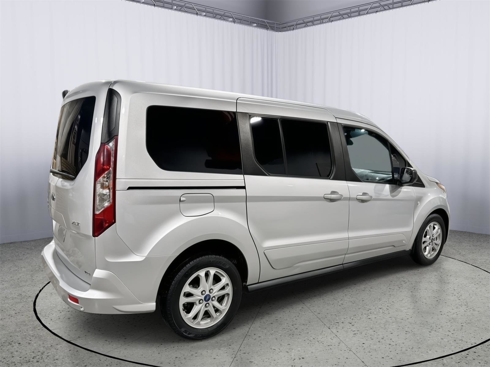Used 2019 Ford Transit Connect XLT w/ Driver-Assist Package image 6