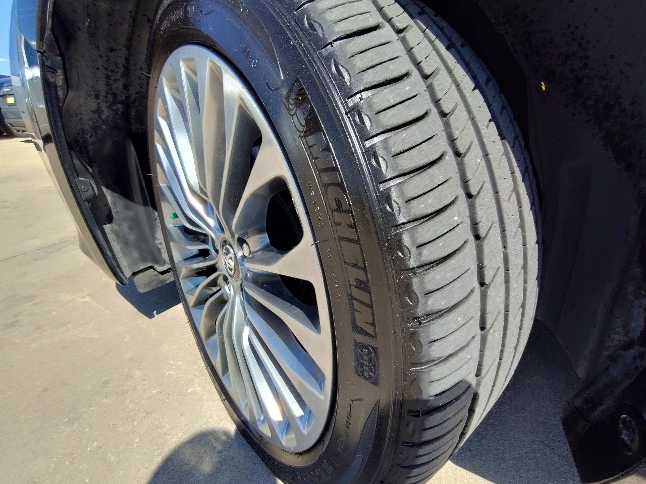 Used 2017 Toyota Avalon Limited FWD image 50