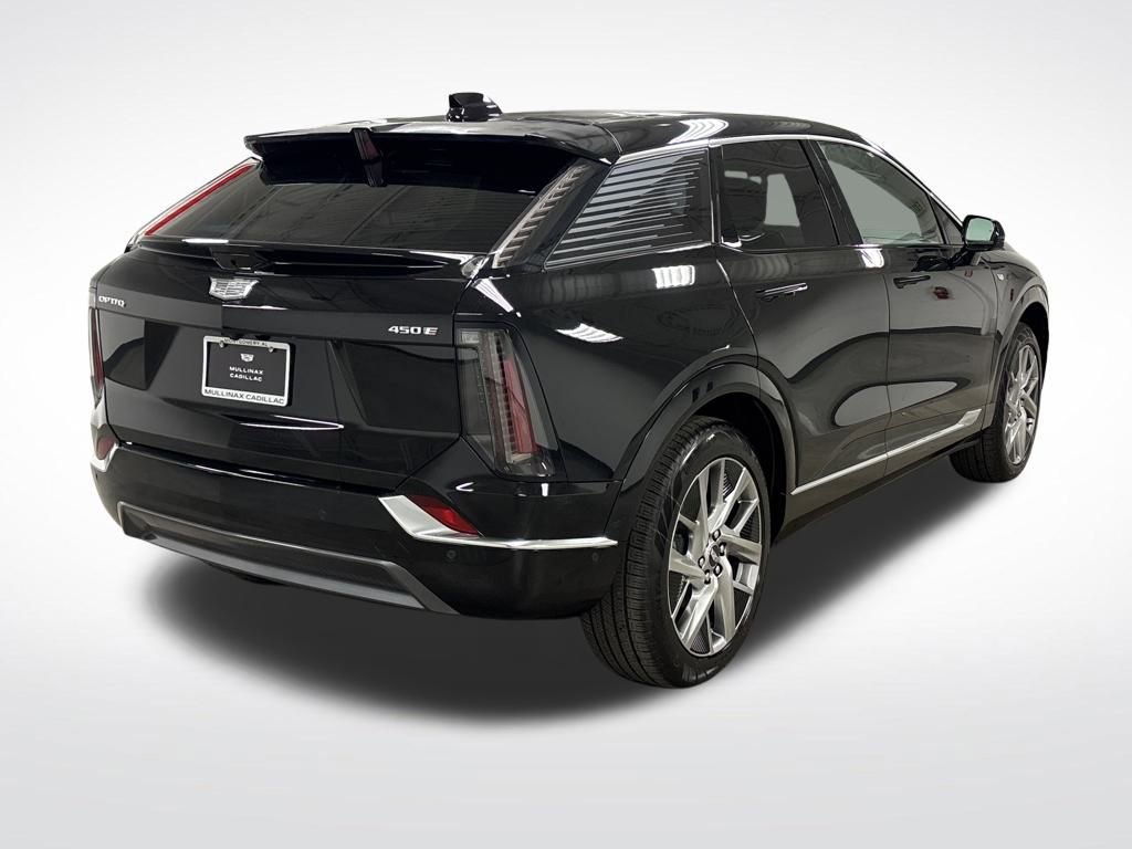 New 2026 Cadillac Optiq Luxury 2 w/ LPO, Floor Liner Package image 18