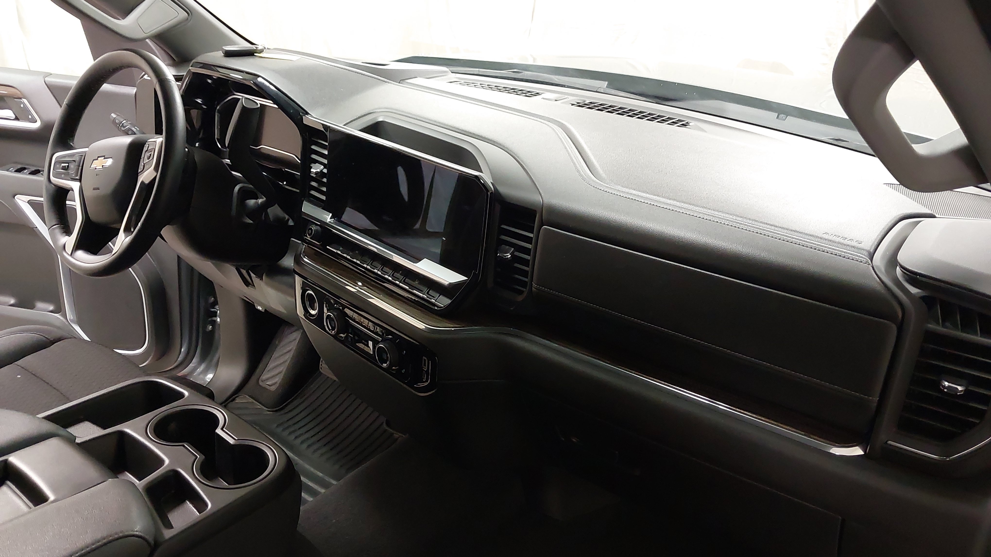 Used 2024 Chevrolet Silverado 1500 LT AWD/4WD image 29