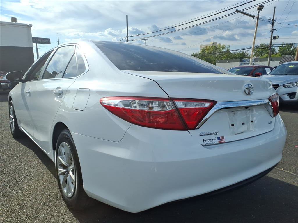 Used 2015 Toyota Camry LE image 6