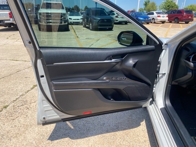 Used 2023 Toyota Camry SE image 18