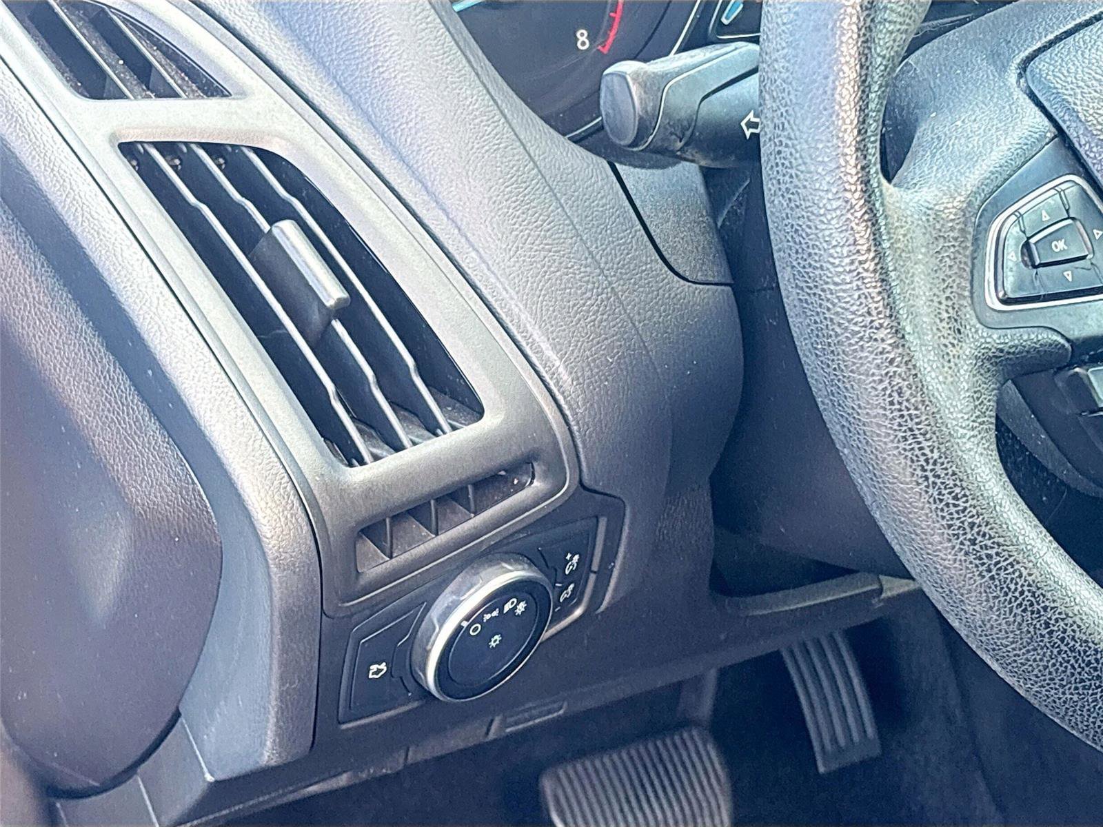 Used 2016 Ford Focus SE image 11