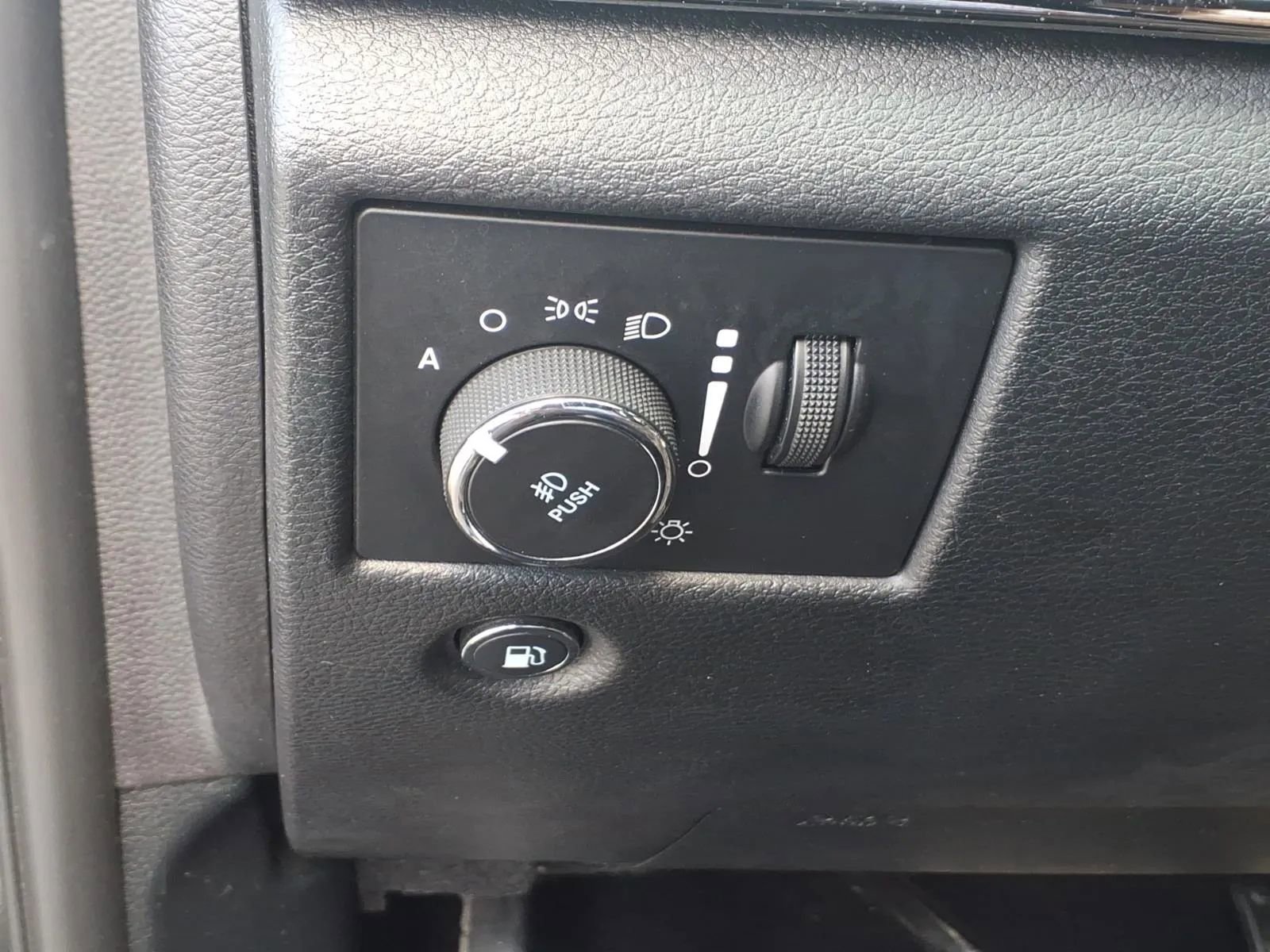 Used 2020 Jeep Grand Cherokee High Altitude AWD/4WD image 28