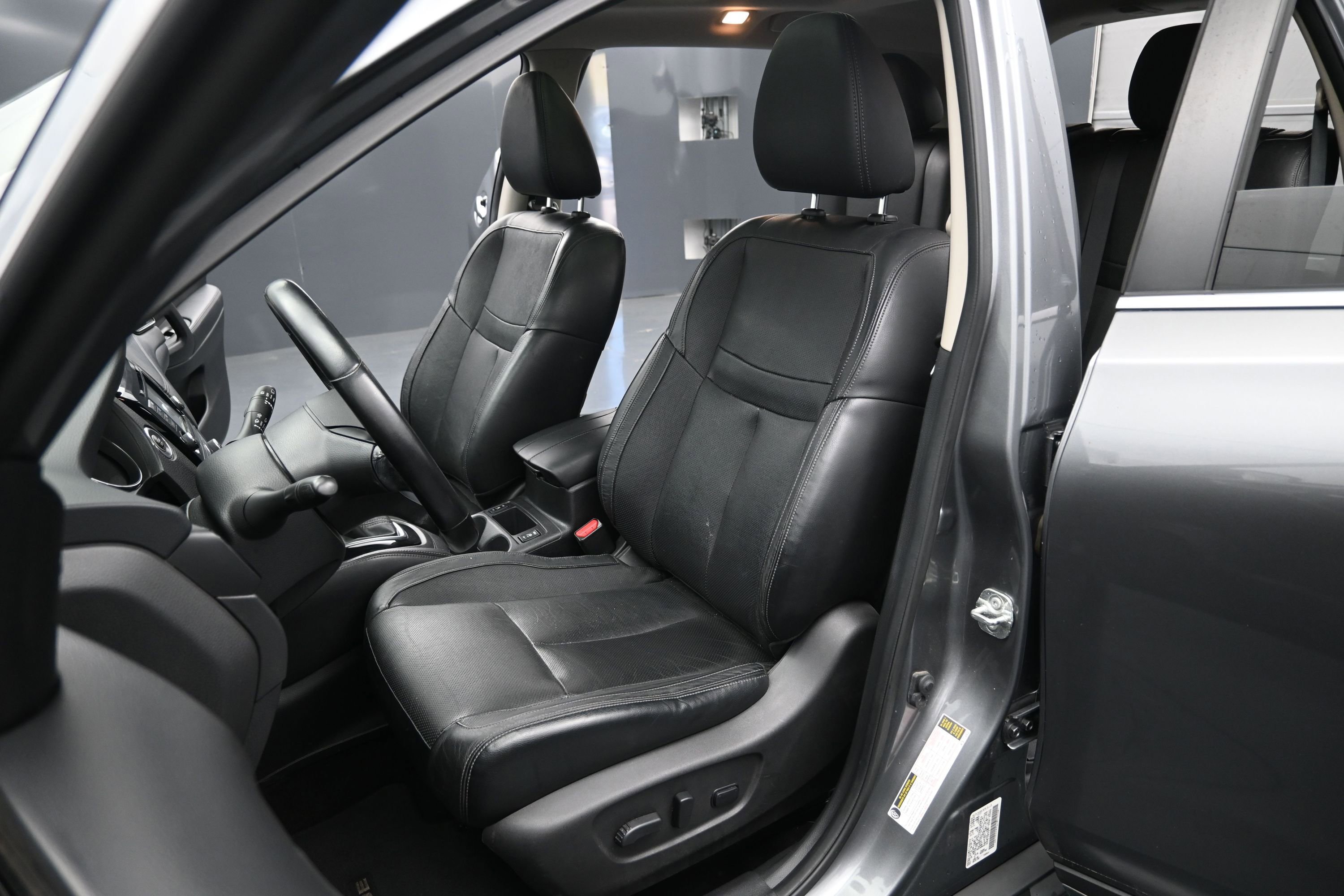 Used 2017 Nissan Rogue SL w/ SL Premium Package FWD image 23