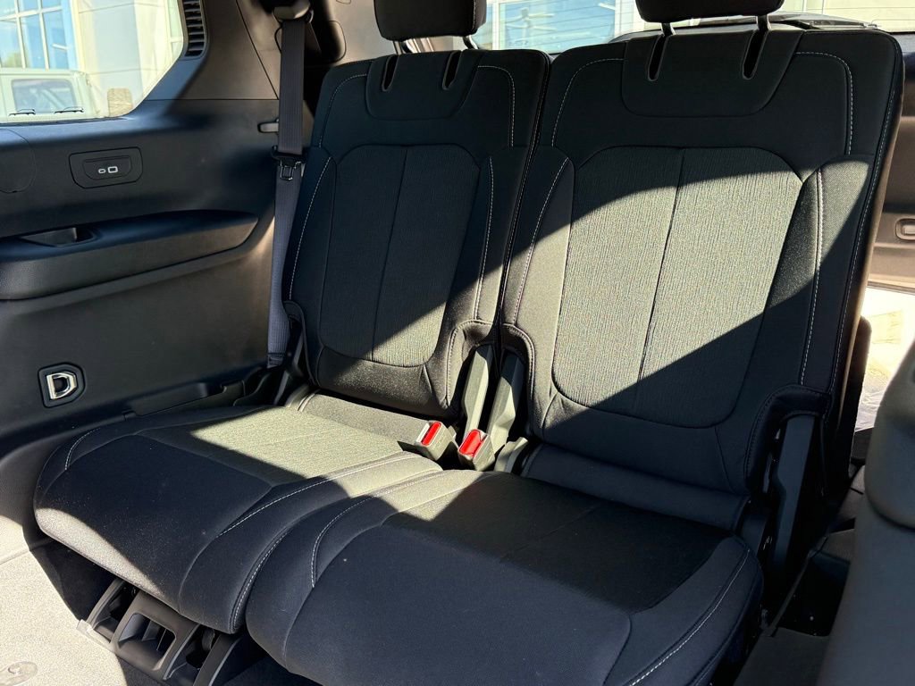 New 2025 Jeep Grand Cherokee L Laredo w/ Luxury Tech Group I image 24