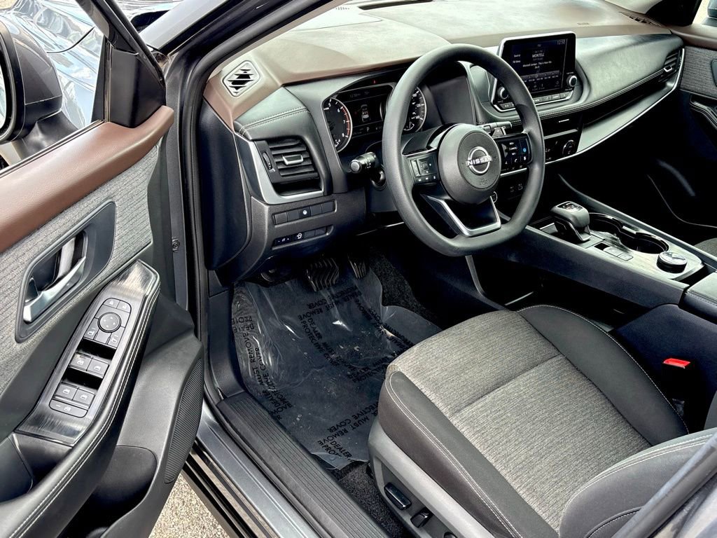 Used 2023 Nissan Rogue SV image 10