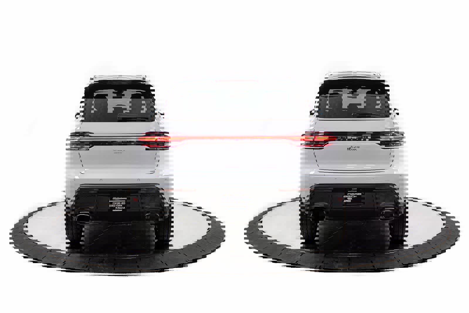 Certified 2023 Porsche Macan image 6