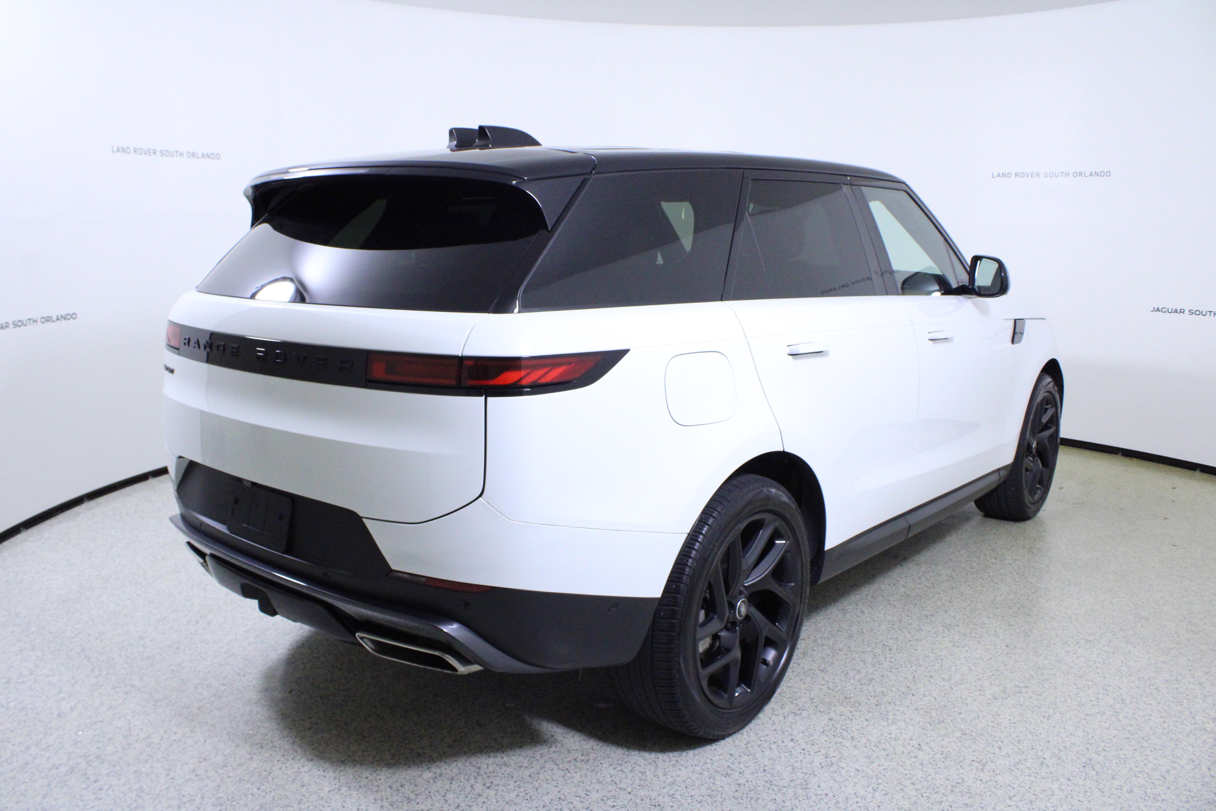 Used 2024 Land Rover Range Rover Sport SE image 7